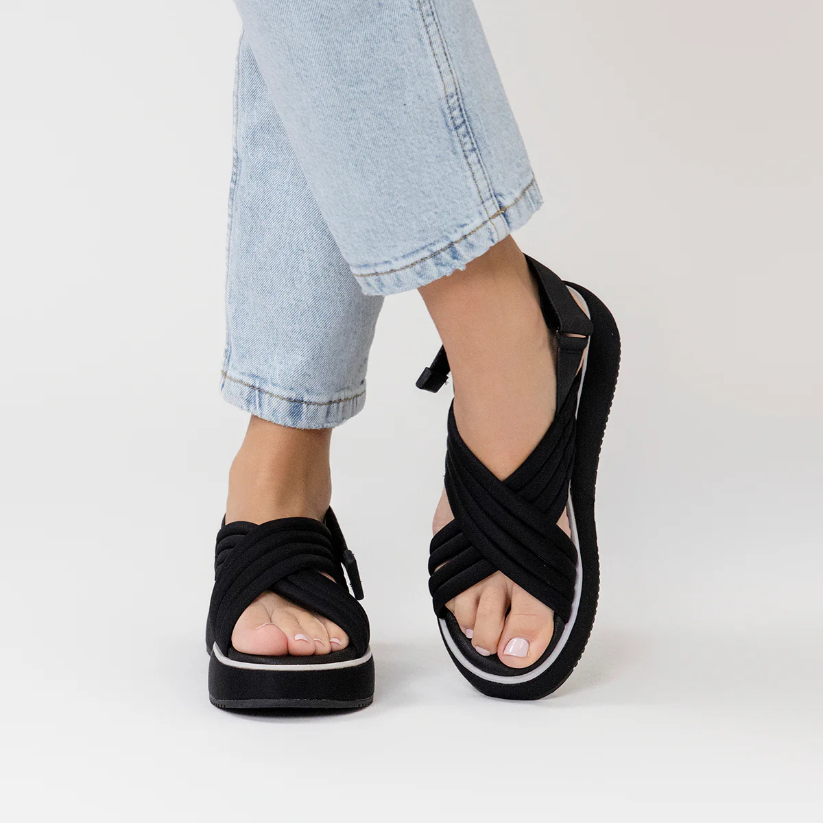 BLACK SPORTS SANDALS WITH PLATFORM FOR WOMEN BRYHER - Image 2