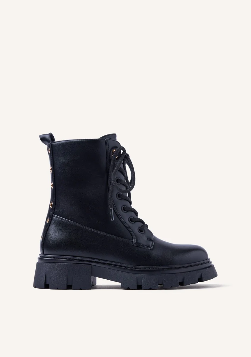 EYELET BOOTS IHLEN