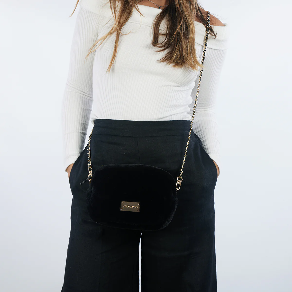 Fiss furry black bag with chain strap - Image 2