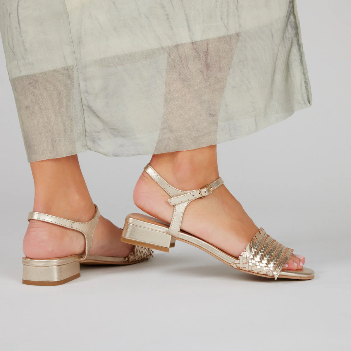 Kourou women's gold braided sandals with low heels - Image 2