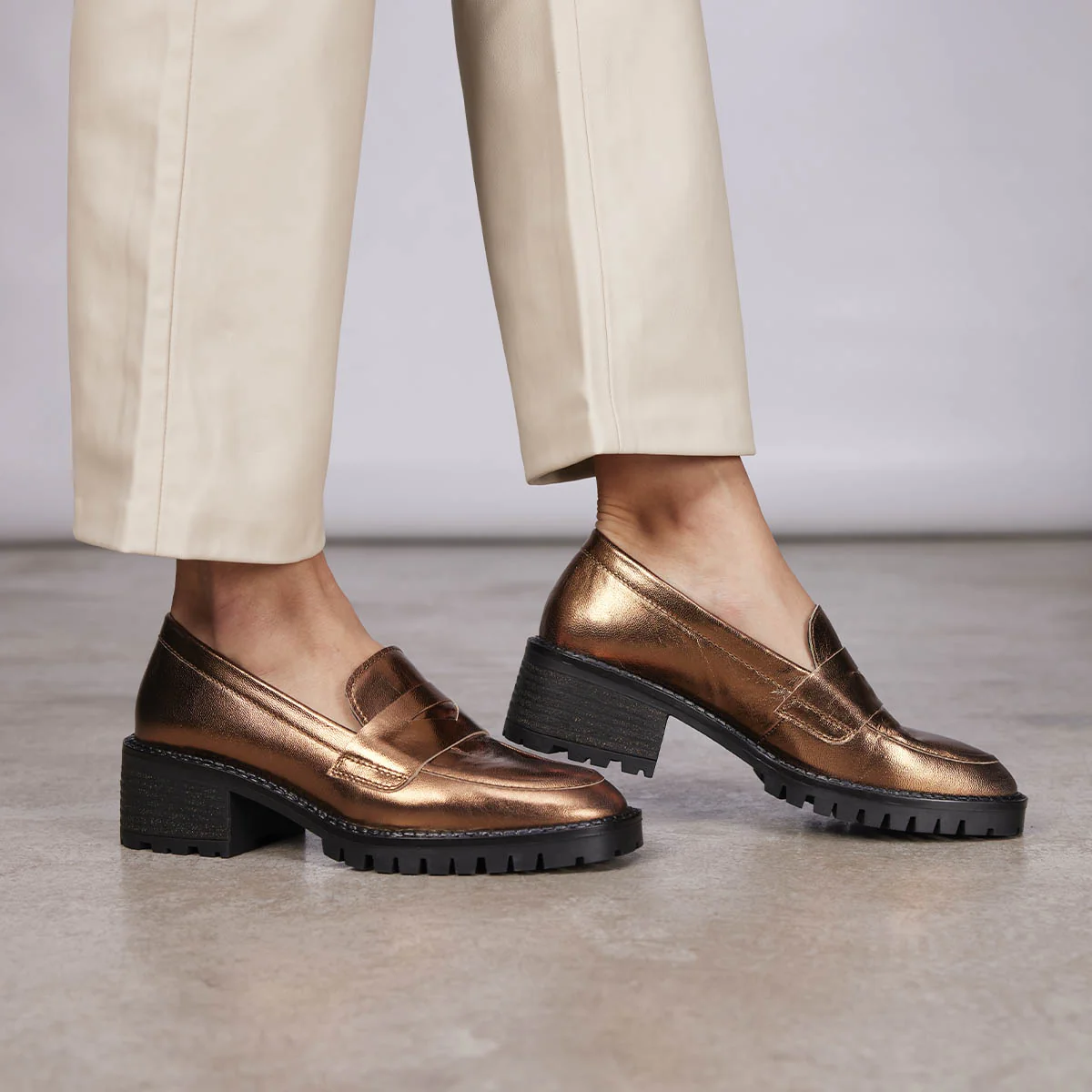 Volda women's bronze leather moccasins - Image 5